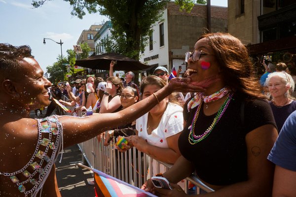 Les séries télévisées et la représentation LGBT